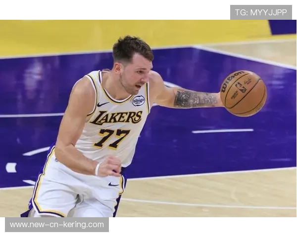 东契奇赛季至今出战153分钟，砍下165分33助攻，东契奇克服颈伤触底反弹 单节暴走狂砍19分强势收胜